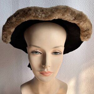 1930s 1940s Black Wool Sweetheart Brim Fur Edged Hat